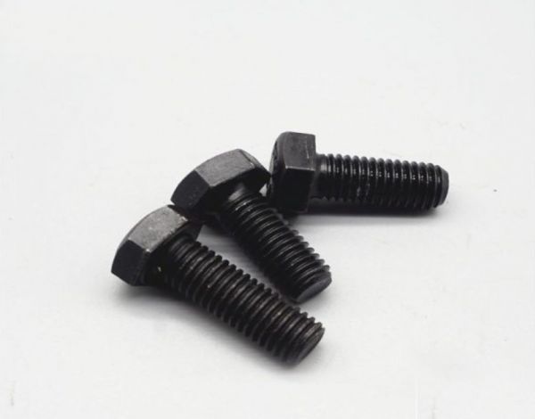 從扳手到工件：方頭螺栓以棱角為證，筑牢連接的根基